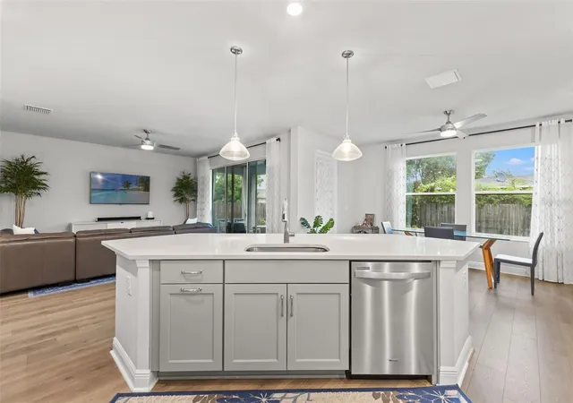 Photo 4 of Single family home for sale at 4009 W Carmen St, Tampa, FL 33609 | MLS# TB8555987 | Listing updated on 2026-10-08