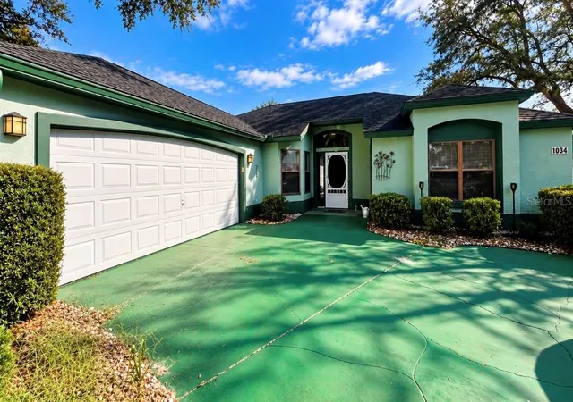 Single family home for sale at 1034 Ventura Dr, LADY LAKE, FL 32159 | MLS# OM733654