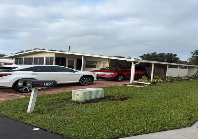Photo 3 of Manufactured home for sale at 193 E Sweet Cir, Winter Haven, FL 33884 | MLS# P4940099 | Listing updated on 2026-10-09
