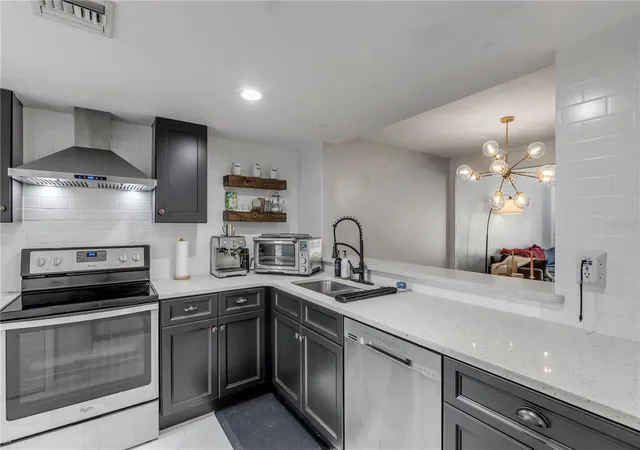 Photo 3 of Condo for sale at 5472 Pine Crk Dr #2006B, Orlando, FL 32811 | MLS# O6448184 | Listing updated on 2026-10-09