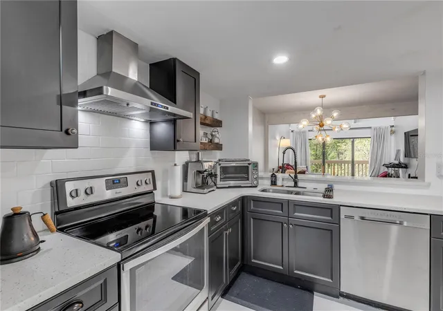 Photo 4 of Condo for sale at 5472 Pine Crk Dr #2006B, Orlando, FL 32811 | MLS# O6448184 | Listing updated on 2026-10-09
