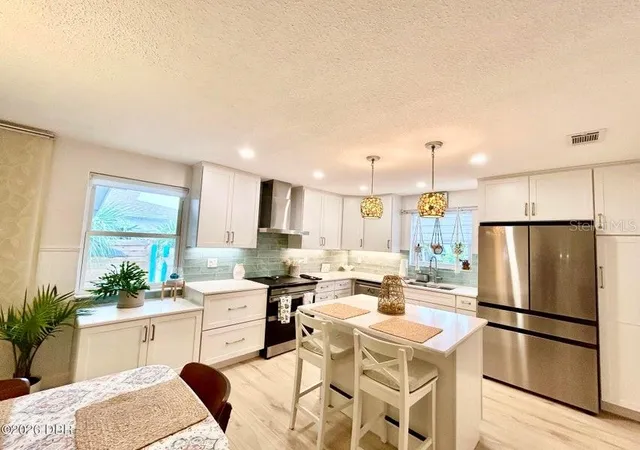 Photo 4 of Single family home for sale at 2720 S Atlantic Ave, Daytona Beach, FL 32118 | MLS# V4951700 | Listing updated on 2026-10-08