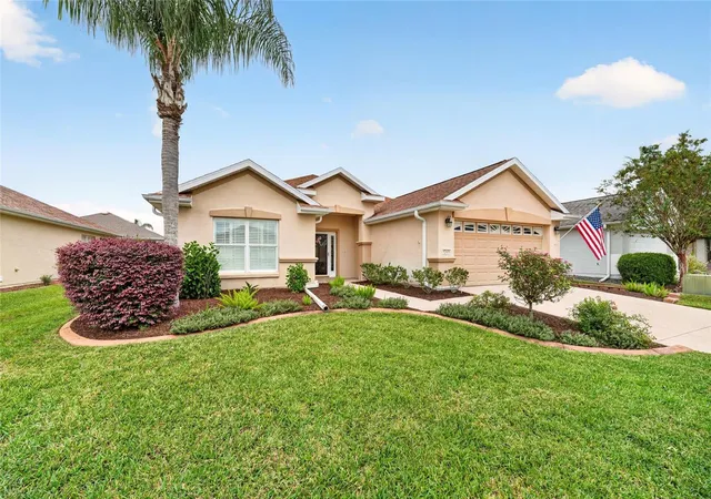Photo 2 of Single family home for sale at 13425 Se 86th Circle, Summerfield, FL 34491 | MLS# OM733657 | Listing updated on 2026-10-09