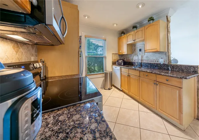 Photo 3 of Townhouse for sale at 504 HEATHERTON VILLAGE, Altamonte Springs, FL 32714 | MLS# S5159100 | Listing updated on 2026-10-11