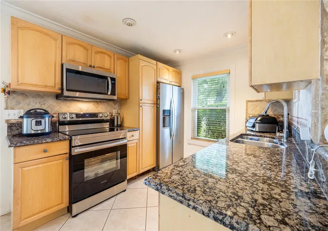 Photo 4 of Townhouse for sale at 504 HEATHERTON VILLAGE, Altamonte Springs, FL 32714 | MLS# S5159100 | Listing updated on 2026-10-11