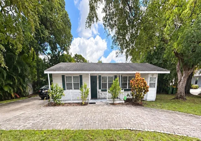 Single family home for sale at 1323 S Shade Ave, SARASOTA, FL 34239 | MLS# TB8556018