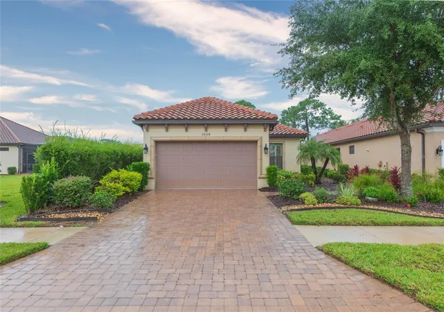 Photo 3 of Single family home for sale at 20108 Sorano Hl Pl, Tampa, FL 33647 | MLS# TB8556026 | Listing updated on 2026-10-08