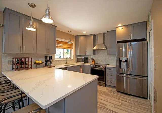 Photo 3 of Condo for sale at 1640 Cape Hope Ave Ne #2, Saint Petersburg, FL 33702 | MLS# TB8556036 | Listing updated on 2026-10-08