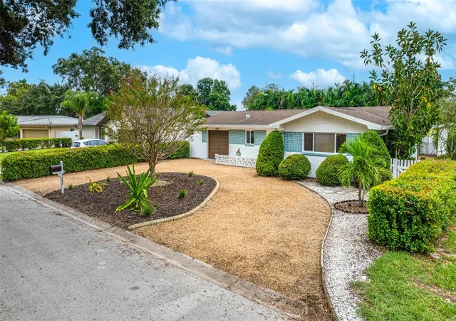 Photo 2 of Single family home for sale at 2354 Kilgore Dr, Largo, FL 33770 | MLS# TB8556037 | Listing updated on 2026-10-09