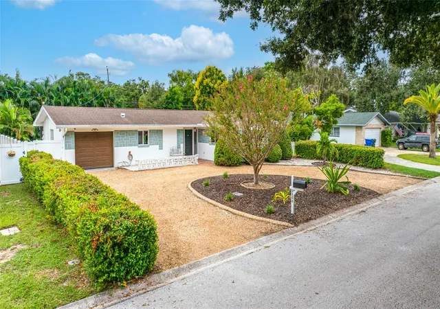 Photo 3 of Single family home for sale at 2354 Kilgore Dr, Largo, FL 33770 | MLS# TB8556037 | Listing updated on 2026-10-09