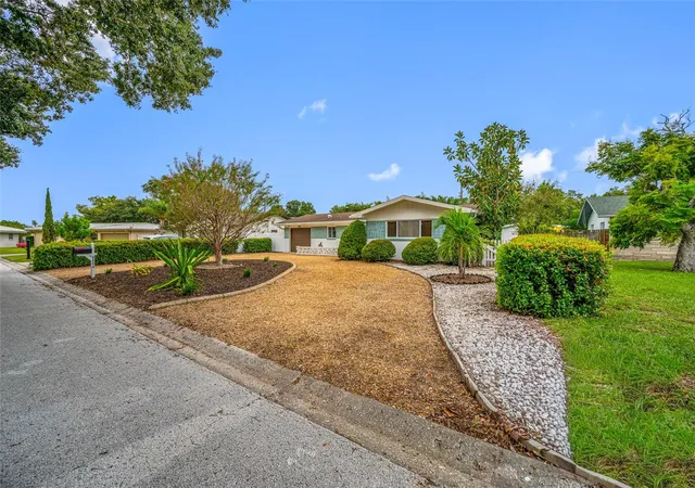 Photo 4 of Single family home for sale at 2354 Kilgore Dr, Largo, FL 33770 | MLS# TB8556037 | Listing updated on 2026-10-09