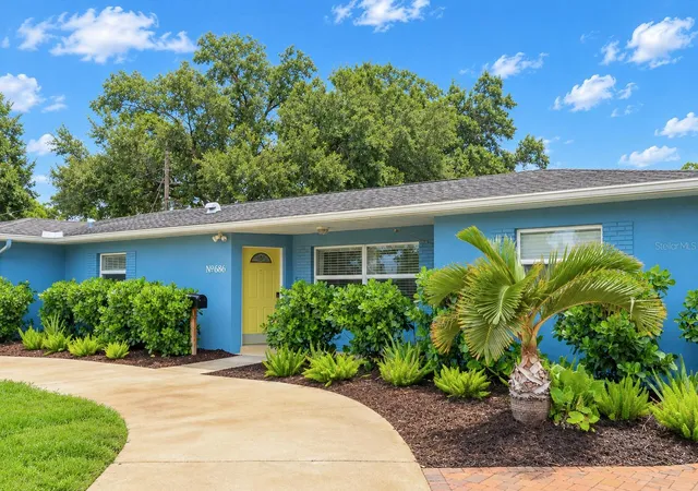 Photo 3 of Single family home for sale at 686 Southwest Blvd N, Saint Petersburg, FL 33703 | MLS# TB8556042 | Listing updated on 2026-10-08