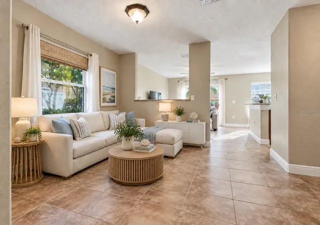 Photo 3 of Townhouse for sale at 2816 Cliffe Ct, Oviedo, FL 32765 | MLS# O6448208 | Listing updated on 2026-10-08