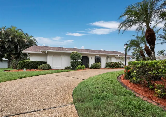 Photo 2 of Single family home for sale at 6945 Country Lakes Cir, Sarasota, FL 34243 | MLS# A4708876 | Listing updated on 2026-10-09