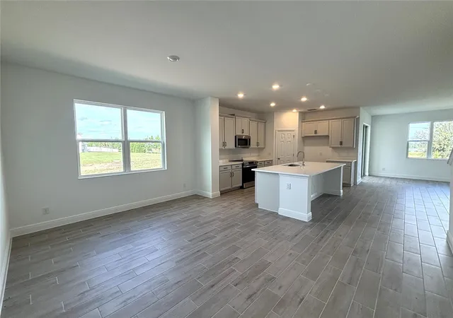 Photo 3 of Single family home for sale at 7252 Rolling Leaf Rd, Groveland, FL 34736 | MLS# O6448209 | Listing updated on 2026-10-08