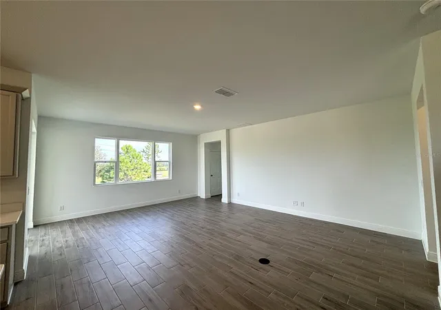 Photo 4 of Single family home for sale at 7252 Rolling Leaf Rd, Groveland, FL 34736 | MLS# O6448209 | Listing updated on 2026-10-08