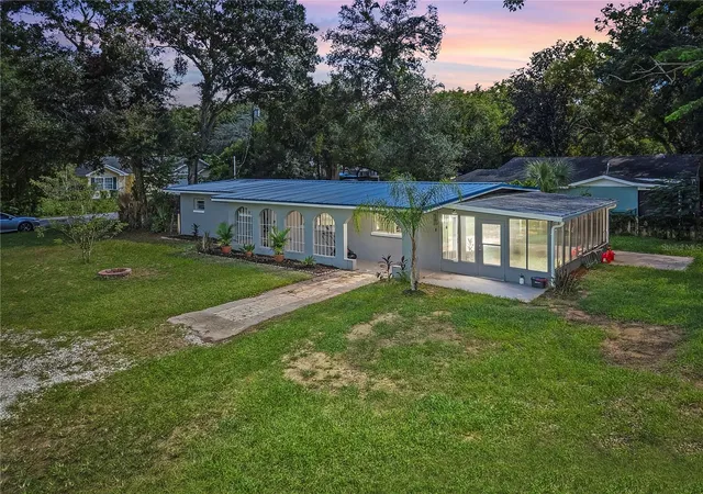 Photo 1 of Single family home for sale at 1300 S Dewey St, Eustis, FL 32726 | MLS# O6448218 | Listing updated on 2026-10-23