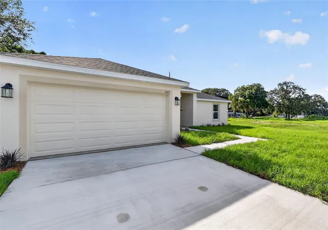 Photo 3 of Single family home for sale at 1519 Arthur Blvd, Lakeland, FL 33801 | MLS# TB8556073 | Listing updated on 2026-10-12
