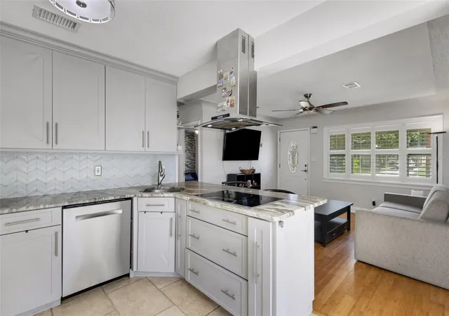 Photo 3 of Single family home for sale at 3012 Yale St N, Saint Petersburg, FL 33713 | MLS# A4708879 | Listing updated on 2026-10-22