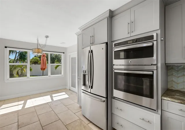 Photo 4 of Single family home for sale at 3012 Yale St N, Saint Petersburg, FL 33713 | MLS# A4708879 | Listing updated on 2026-10-22