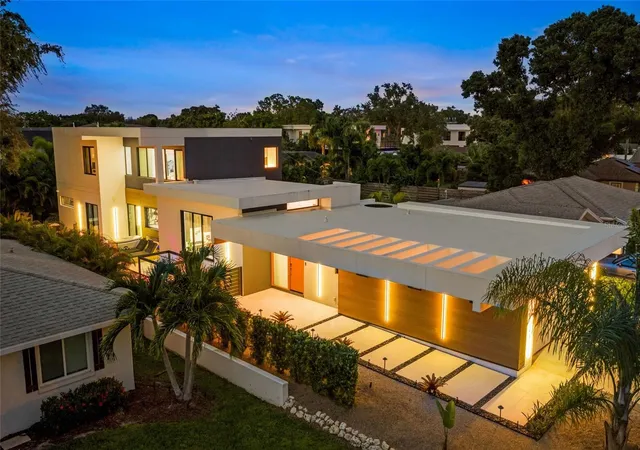 Single family home for sale at 2149 Hyde Park St, SARASOTA, FL 34239 | MLS# A4708880