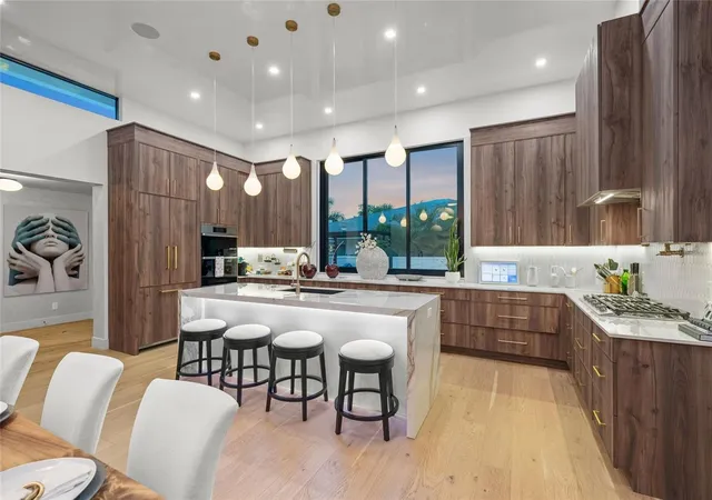 Photo 4 of Single family home for sale at 2149 Hyde Park St, Sarasota, FL 34239 | MLS# A4708880 | Listing updated on 2026-10-08