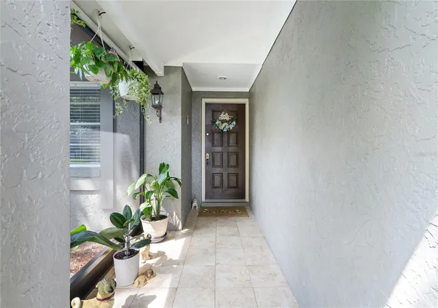 Photo 4 of Single family home for sale at 3105 Sandspur Dr, Tampa, FL 33618 | MLS# TB8556083 | Listing updated on 2026-10-27