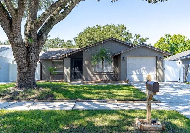 Photo 3 of Single family home for sale at 3105 Sandspur Dr, Tampa, FL 33618 | MLS# TB8556083 | Listing updated on 2026-10-27