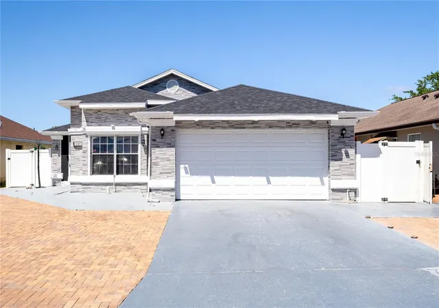 Photo 3 of Single family home for sale at 121 Lochness Ln, Kissimmee, FL 34743 | MLS# S5159108 | Listing updated on 2026-10-08