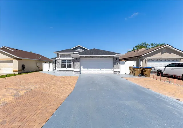 Photo 3 of Single family home for sale at 121 Lochness Ln, Kissimmee, FL 34743 | MLS# S5159108 | Listing updated on 2026-10-08