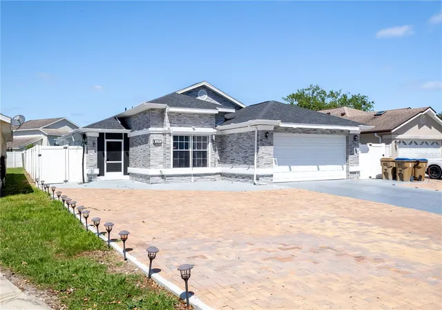 Photo 4 of Single family home for sale at 121 Lochness Ln, Kissimmee, FL 34743 | MLS# S5159108 | Listing updated on 2026-10-08