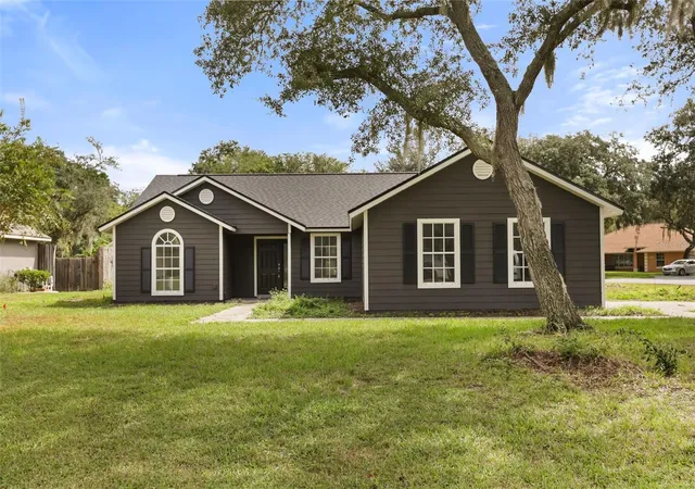 Photo 1 of Single family home for sale at 32930 Indian Woods Dr, Leesburg, FL 34788 | MLS# O6448246 | Listing updated on 2026-10-08