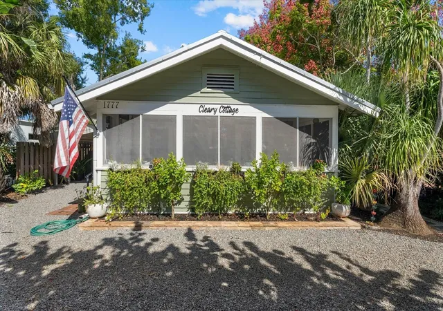Single family home for sale at 1777 Alta Vista St, SARASOTA, FL 34236 | MLS# A4708888