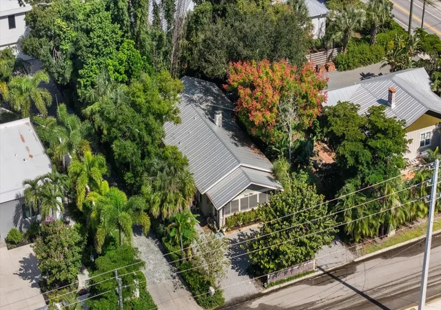 Photo 3 of Single family home for sale at 1777 Alta Vista St, Sarasota, FL 34236 | MLS# A4708888 | Listing updated on 2026-10-23