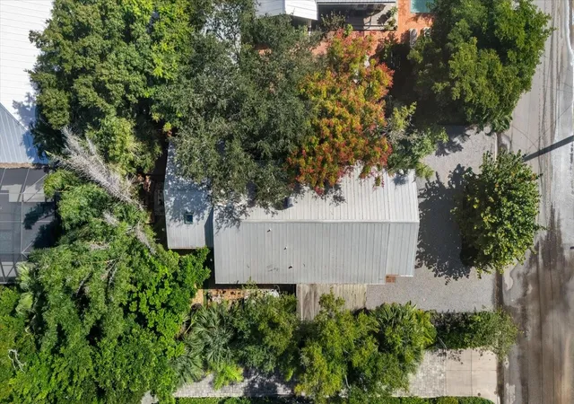 Photo 4 of Single family home for sale at 1777 Alta Vista St, Sarasota, FL 34236 | MLS# A4708888 | Listing updated on 2026-10-23