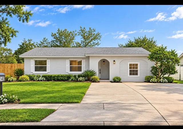 Photo 1 of Single family home for sale at 140 Bombay Ave, Winter Springs, FL 32708 | MLS# O6448262 | Listing updated on 2026-10-09