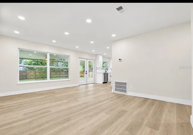 Photo 4 of Single family home for sale at 140 Bombay Ave, Winter Springs, FL 32708 | MLS# O6448262 | Listing updated on 2026-10-09