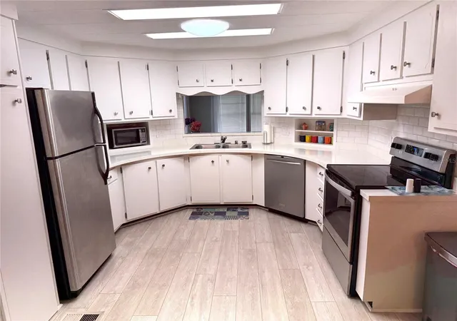 Photo 4 of Manufactured home for sale at 5619 Bayshore Rd #159, Palmetto, FL 34221 | MLS# A4708893 | Listing updated on 2026-10-08