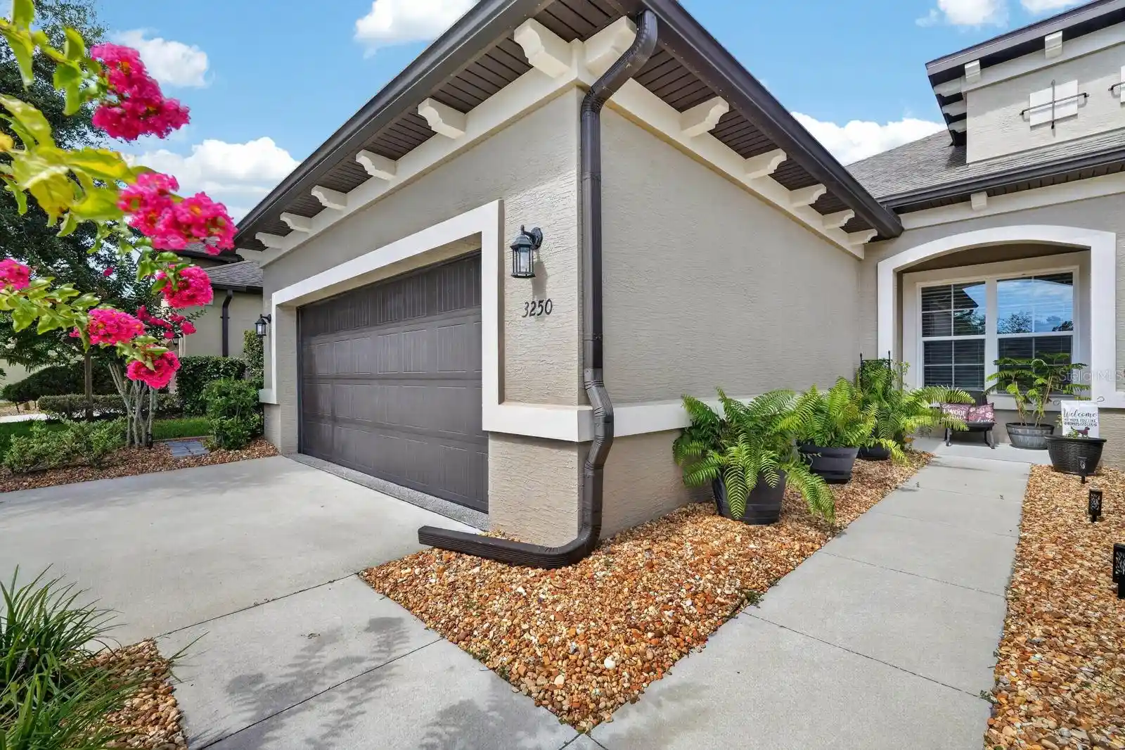 Listing Photo 2 - Condo for sale in 3250 Bailey Ann Dr located at 3250 Bailey Ann Dr, ORMOND BEACH, FL 32174 - Unit 3250 Bailey Ann Dr