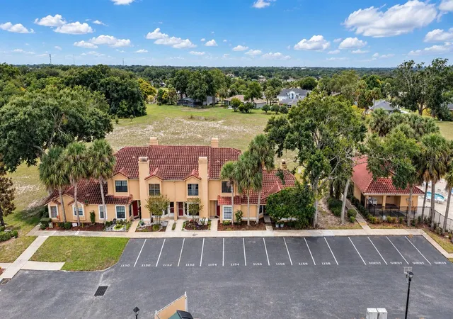 Photo 3 of Condo for sale at 1156 N Fairway Dr #1156, Apopka, FL 32712 | MLS# O6448282 | Listing updated on 2026-10-10