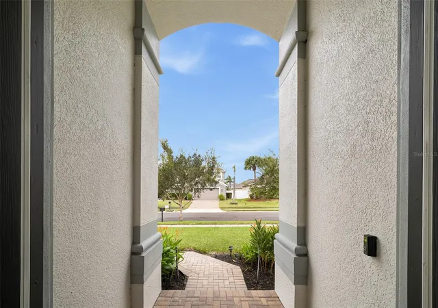 Photo 3 of Single family home for sale at 13618 Larsen Ln, Winter Garden, FL 34787 | MLS# O6448283 | Listing updated on 2026-10-20