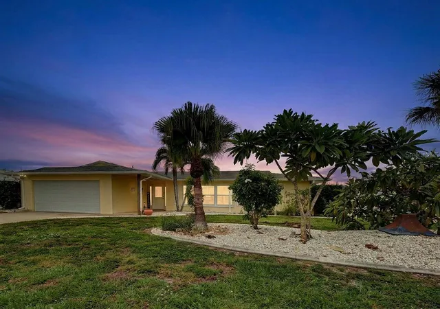 Photo 1 of Single family home for sale at 612 Glen Oak Rd, Venice, FL 34293 | MLS# A4708900 | Listing updated on 2026-10-08
