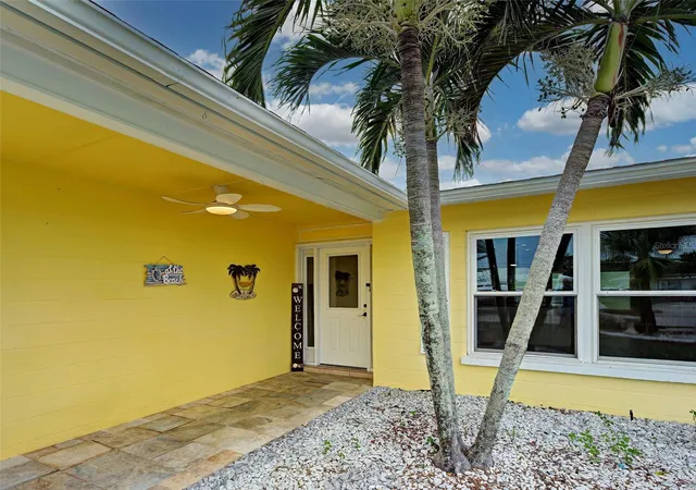 Photo 3 of Single family home for sale at 612 Glen Oak Rd, Venice, FL 34293 | MLS# A4708900 | Listing updated on 2026-10-08
