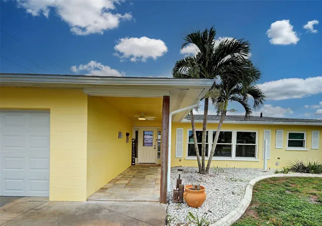Photo 3 of Single family home for sale at 612 Glen Oak Rd, Venice, FL 34293 | MLS# A4708900 | Listing updated on 2026-10-08