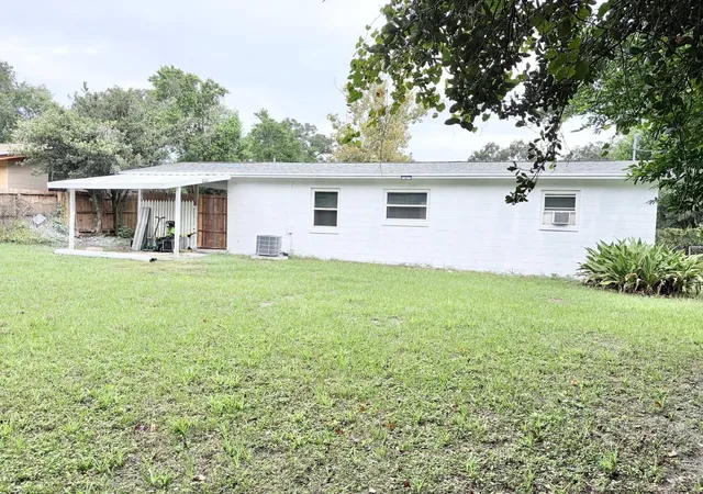 Photo 4 of Single family home for sale at 3118 Sutton Dr, Orlando, FL 32810 | MLS# O6448287 | Listing updated on 2026-10-22