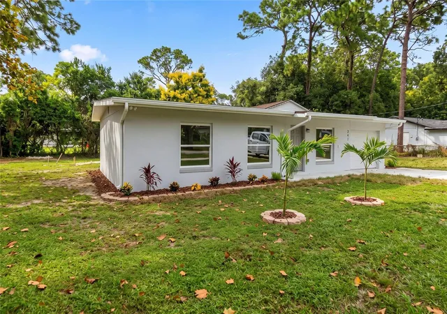 Photo 2 of Single family home for sale at 341 E Citrus St, Altamonte Springs, FL 32701 | MLS# O6448304 | Listing updated on 2026-10-08