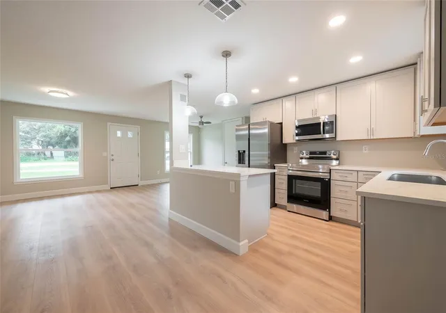 Photo 4 of Single family home for sale at 341 E Citrus St, Altamonte Springs, FL 32701 | MLS# O6448304 | Listing updated on 2026-10-08