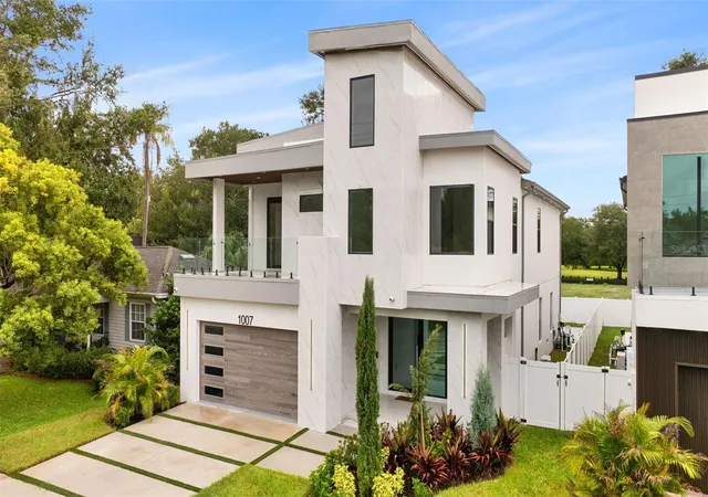 Photo 2 of Single family home for sale at 1007 W Braddock St, Tampa, FL 33603 | MLS# TB8556144 | Listing updated on 2026-10-09