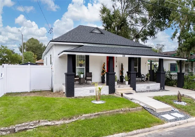 Photo 3 of Single family home for sale at 828 N Scott Ave, Lakeland, FL 33815 | MLS# O6448319 | Listing updated on 2026-10-08