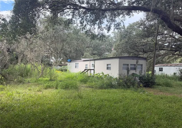 Photo 3 of Manufactured home for sale at 204 Johntry Rd, Hawthorne, FL 32640 | MLS# V4951706 | Listing updated on 2026-10-11